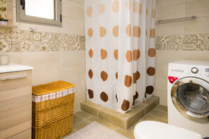 Messinian Stone House - Bathroom shower